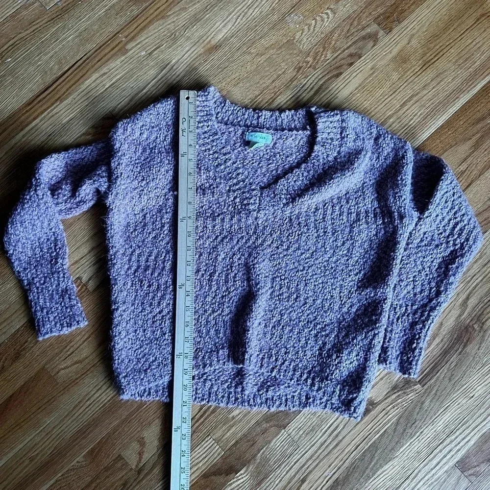 Yes/Lola V-Neck sweater - Picture 1 of 5